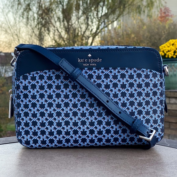 kate spade Handbags - NWT Kate Spade Crossbody Camera Bag Spade Link